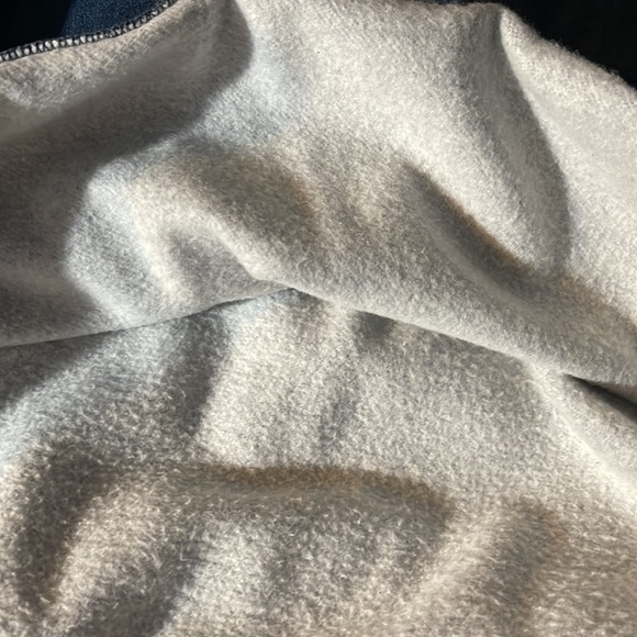 Men’s Guess Sweatshirt - Picture 5 of 5